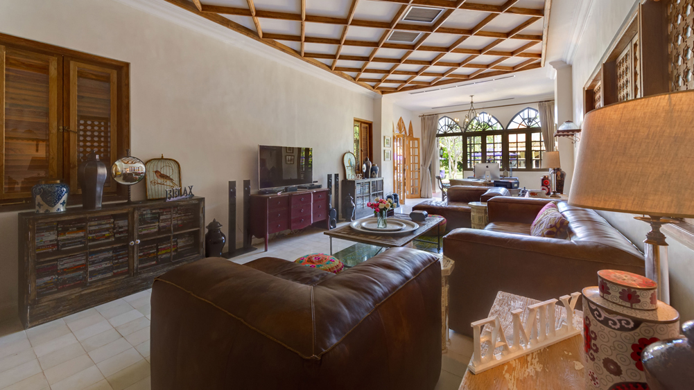 Sayang d'Amour - Entertainment room